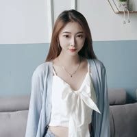СǸ